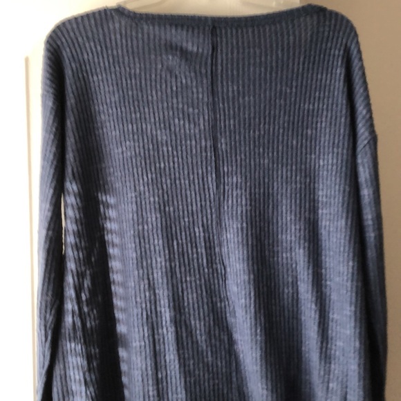 NWT super soft XS sweater - Picture 4 of 7